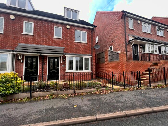 3 Bedroom Semidetached House For Sale In Pye Green Road, Hednesford