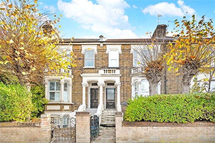 1 Bedroom Flat For Sale In Hollybush Hill, Wanstead, London, E11