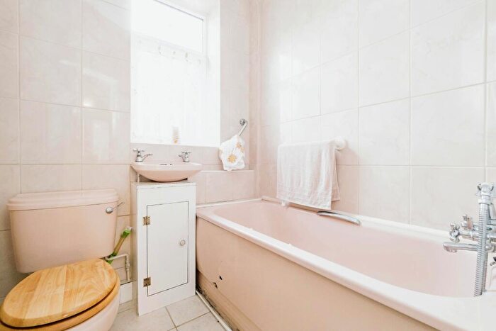 3 Bedroom Terraced House For Sale In Goresbrook Road, Dagenham, RM9