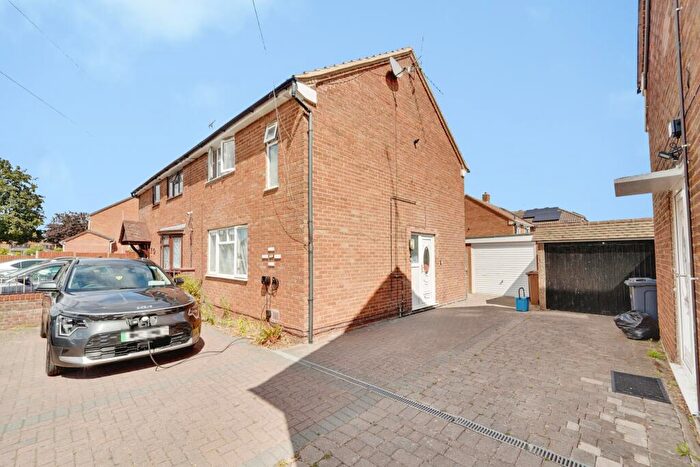 3 Bedroom Semi-Detached House For Sale In Lalleford Road, Luton, LU2