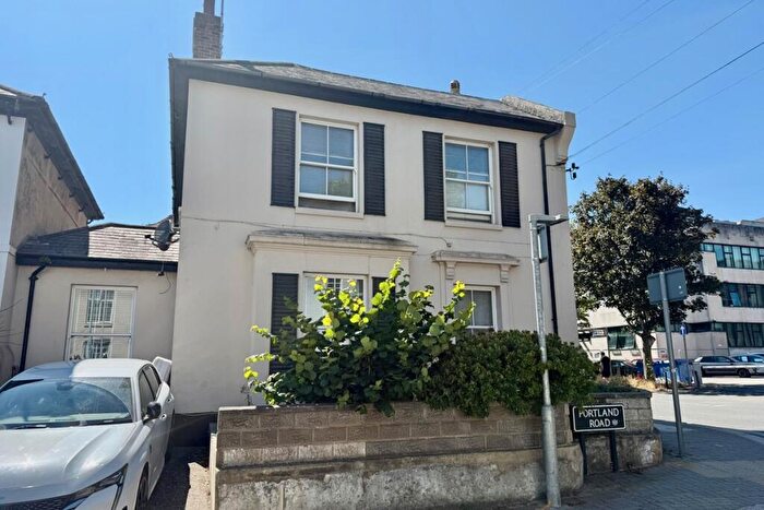 3 Bedroom Flat To Rent In Belle Vue, Richmond Road, Worthing, West Sussex, BN11