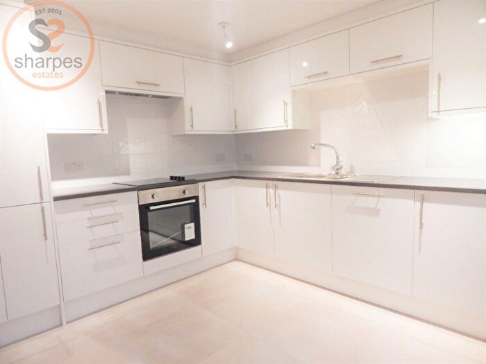 2 Bedroom Flat To Rent In Tintern Close, London, SW19
