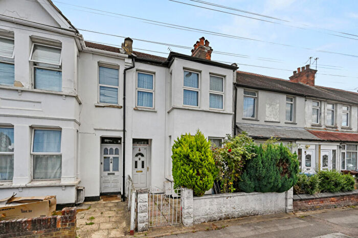 3 Bedroom Terraced House For Sale In Byron Road, Harrow Wealdstone, Middlesex, HA3