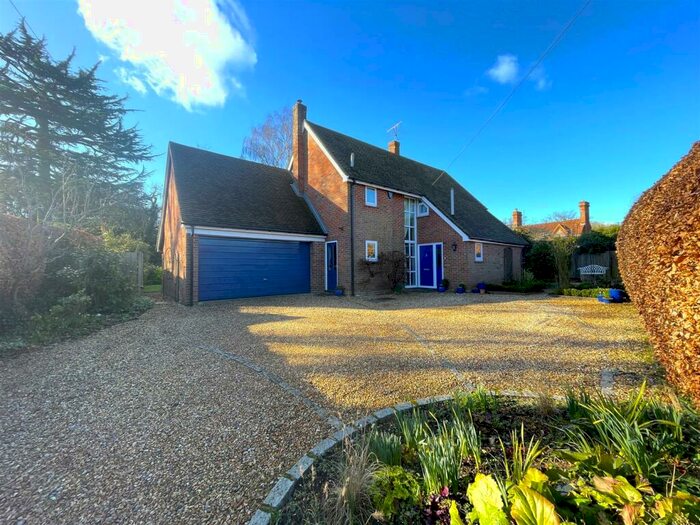 4 Bedroom Detached House For Sale In Wood Lane, Kidmore End, RG4