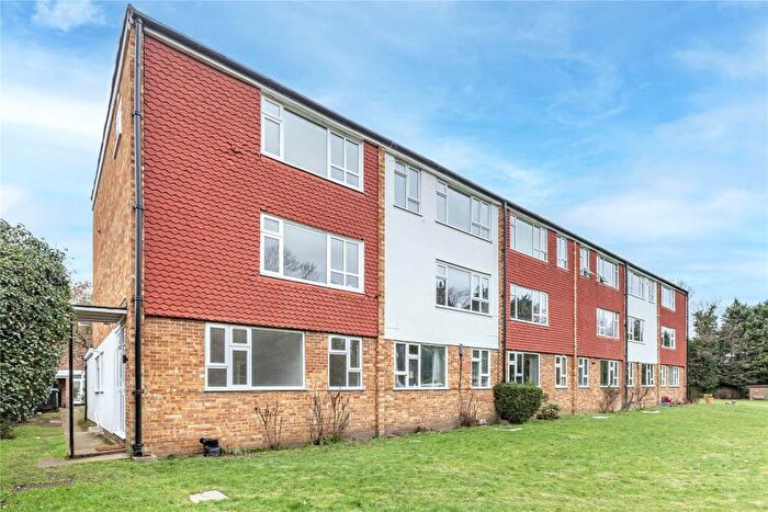 2 Bedroom Maisonette To Rent In Addlestone, Surrey, KT15