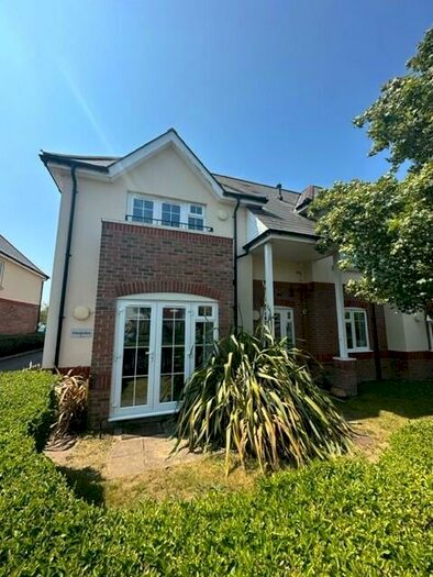 2 Bedroom Apartment To Rent In Christchurch, BH23