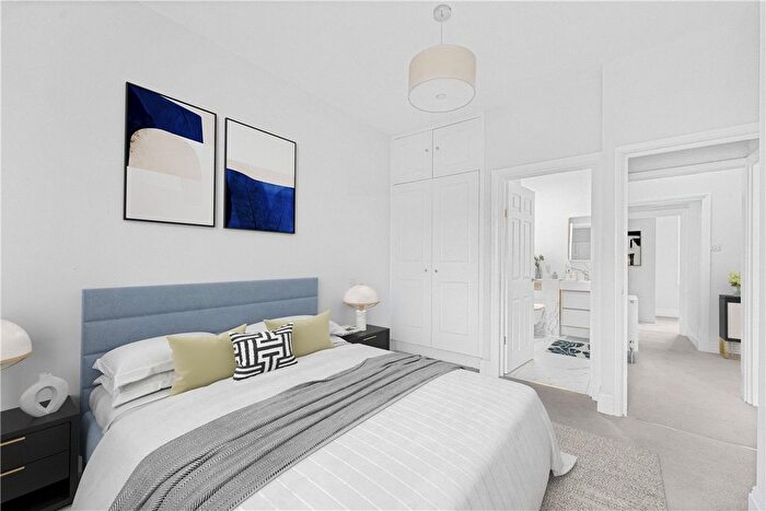 3 Bedroom Flat To Rent In Holland Park Road, Holland Park, London, W14