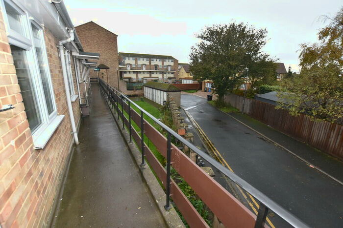 1 Bedroom Flat For Sale In Lancaster Close, Ramsgate, CT12