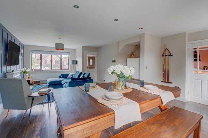4 Bedroom Detached House For Sale In Avon Close, Bromsgrove, Worcestershire, B60
