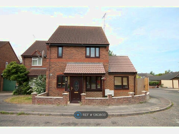 3 Bedroom Semi-Detached House To Rent In Lucerne Close, Cambridge, CB1