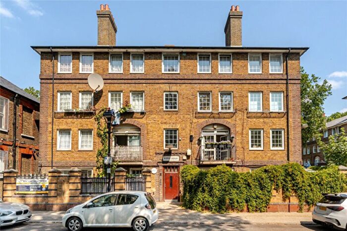 3 Bedroom Flat For Sale In Burns House, Cornwall Avenue, London, E2