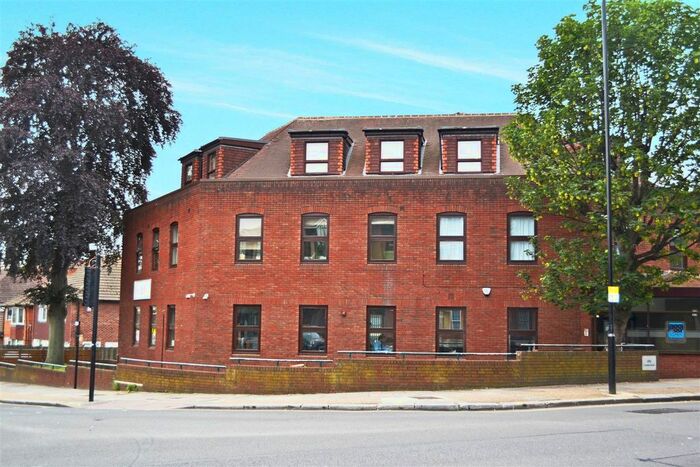 1 Bedroom Flat To Rent In St. Johns Road, Isleworth, TW7