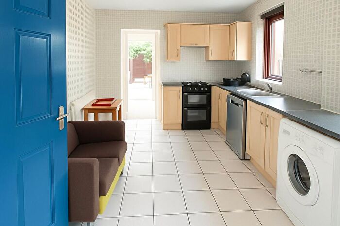 1 Bedroom Flat To Rent In Coventry Road, Polygon, Southampton, SO15
