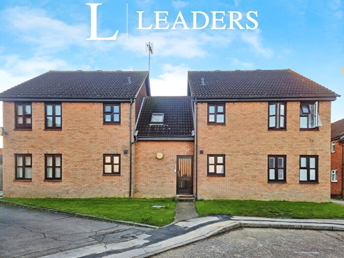 Studio To Rent In Sudeley Gardens, Hockley, SS5