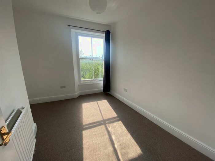 2 Bedroom Apartment To Rent In Bampton Street, Tiverton, EX16