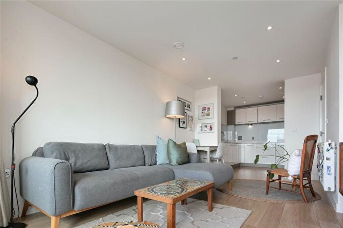 1 Bedroom Flat To Rent In Atkins Square, Dalston Lane, London, E8