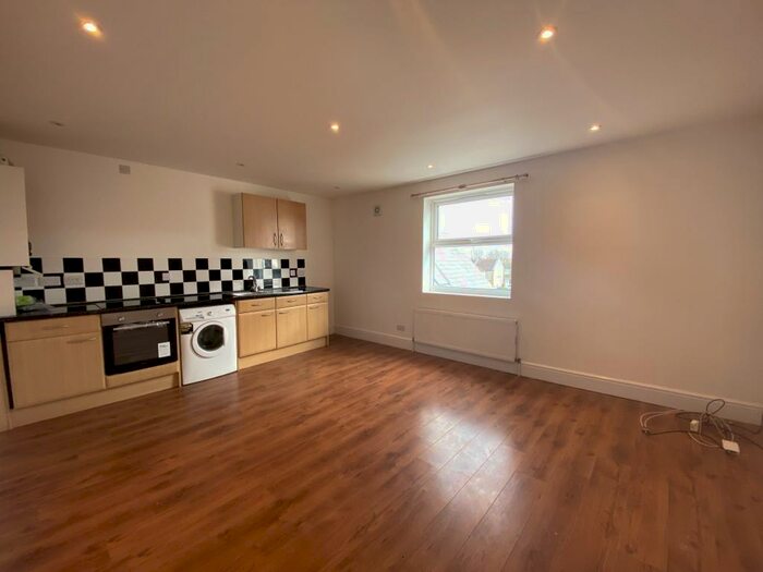 2 Bedroom Apartment To Rent In Kingston Road, Portsmouth, PO2