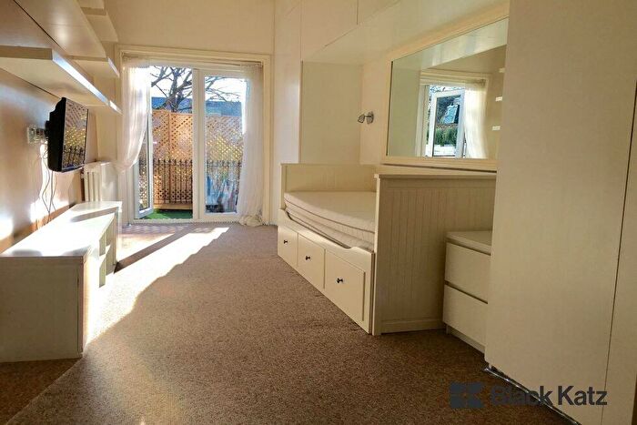 Studio To Rent In Lavender Hill, Clapham, SW11