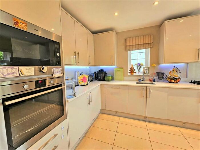 5 Bedroom Semi-Detached House To Rent In Cedars Road, Maidenhead, SL6