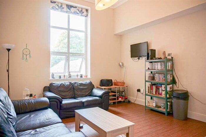 1 Bedroom Apartment To Rent In Ash Grove, Leeds, LS6