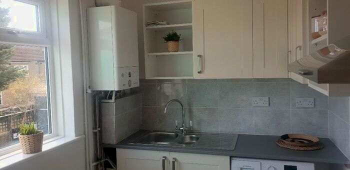 2 Bedroom Flat To Rent In Streatham Vale, Streatham, SW16