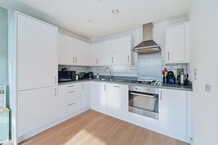 2 Bedroom Flat For Sale In Thanet Court, Nailsworth Crescent, Merstham, RH1