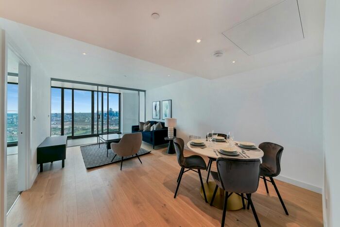 1 Bedroom Flat For Sale In Landmark Pinnacle, Marsh Wall, Canary Wharf, London, E14