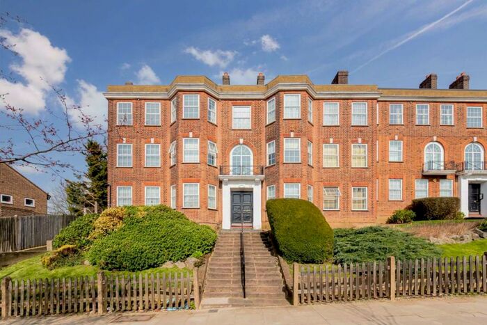 3 Bedroom Flat To Rent In Aylmer Road, East Finchley, N2