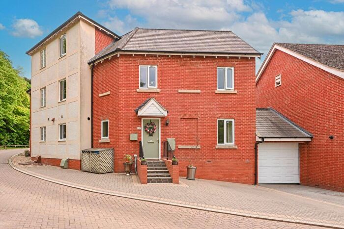 4 Bedroom Semi-Detached House For Sale In Wendover Woods, HP22