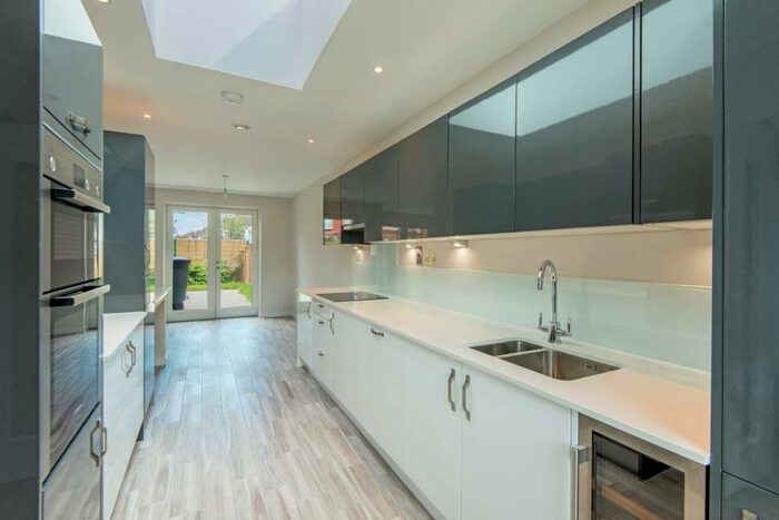 4 Bedroom Apartment To Rent In Mark Twain Drive, Dollis Hill, NW2