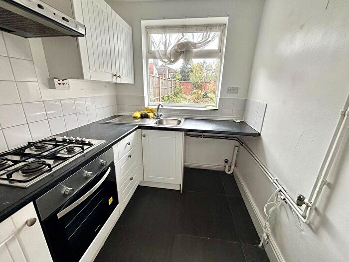 3 Bedroom House To Rent In Dean Street, DE22