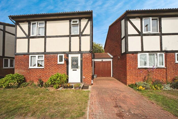 3 Bedroom Detached House For Sale In Corbridge Drive, Luton, LU2