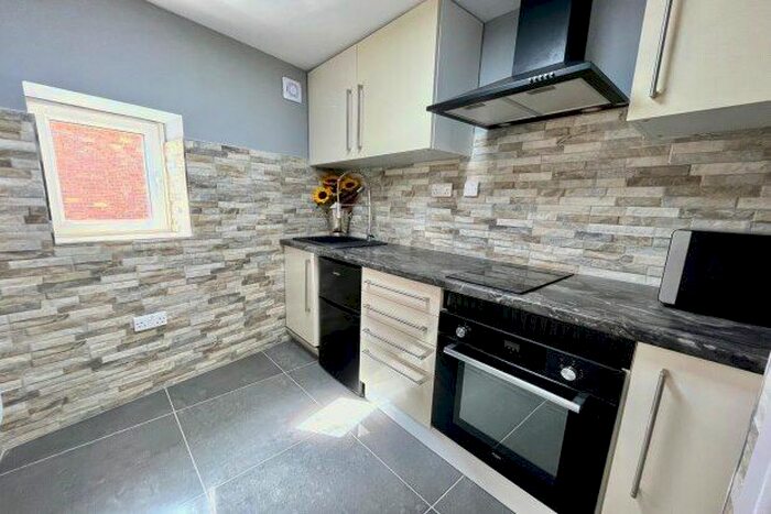 3 Bedroom Flat To Rent In Pershore Road, Birmingham, B29