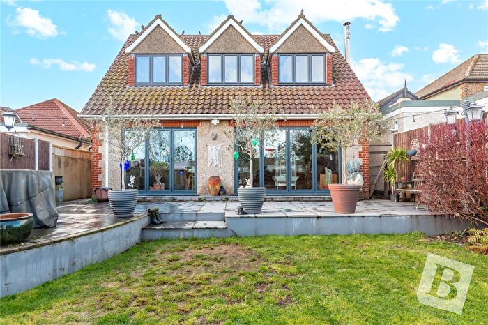 5 Bedroom Detached Bungalow For Sale In Philip Road, Rainham, RM13