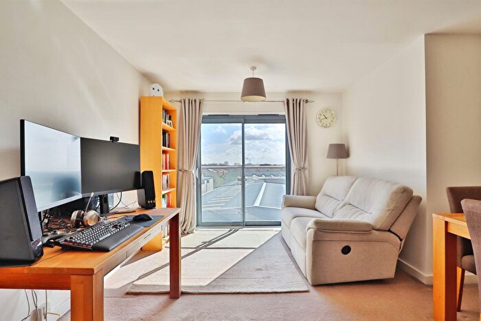 1 Bedroom Flat For Sale In Bouverie Court, Leeds, LS9