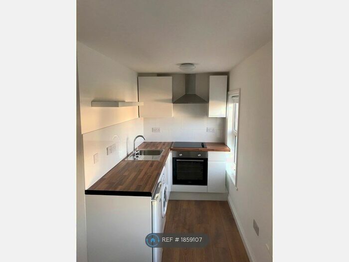 Studio To Rent In Talgarth Road, London, W14