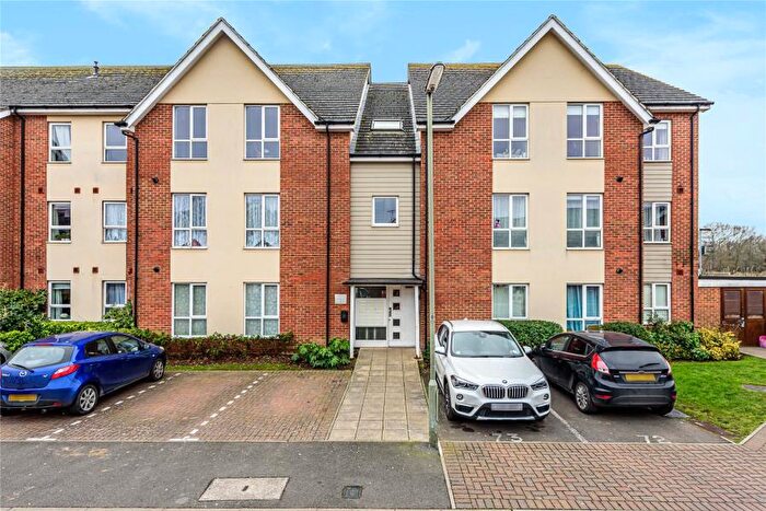 2 Bedroom Flat To Rent In Addlestone, Surrey, KT15