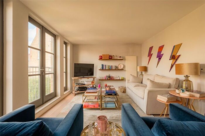 2 Bedroom Flat To Rent In Park Walk, Chelsea, SW10