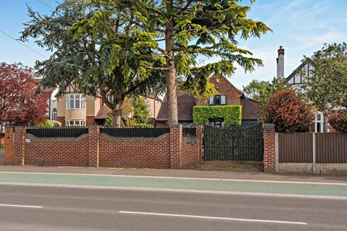 3 Bedroom Detached House For Sale In Cheltenham Road, Longlevens, Gloucester, GL2