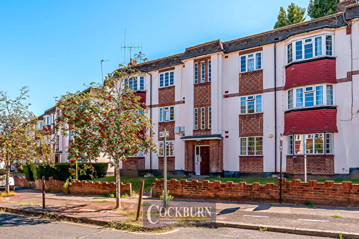 2 Bedroom Flat For Sale In Amblecote Road, London, SE12