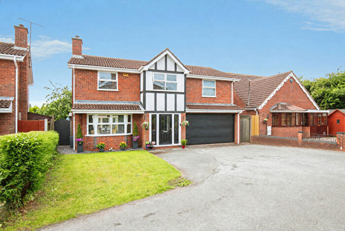 5 Bedroom Detached House For Sale In Broadlee, Wilnecote, B77