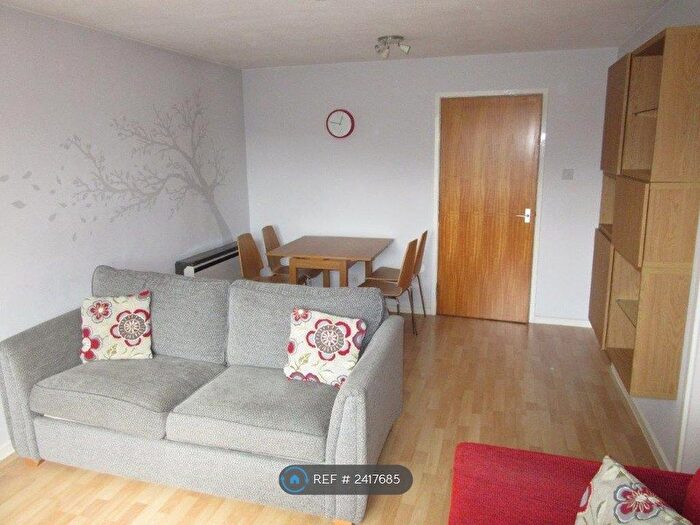 2 Bedroom Flat To Rent In Milnpark Gardens, Glasgow, G41