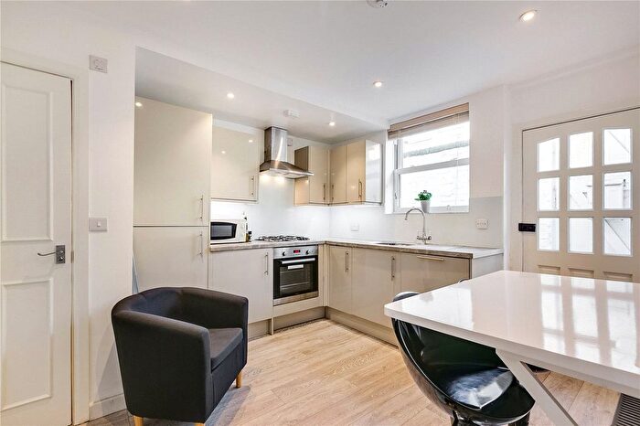 1 Bedroom Flat To Rent In Campden Hill Gardens, Kensington, London, W8