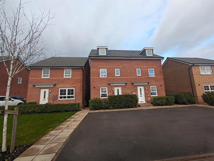 4 Bedroom Semi Detached House For Sale In Phoenix Lane, Fernwood, Newark, NG24