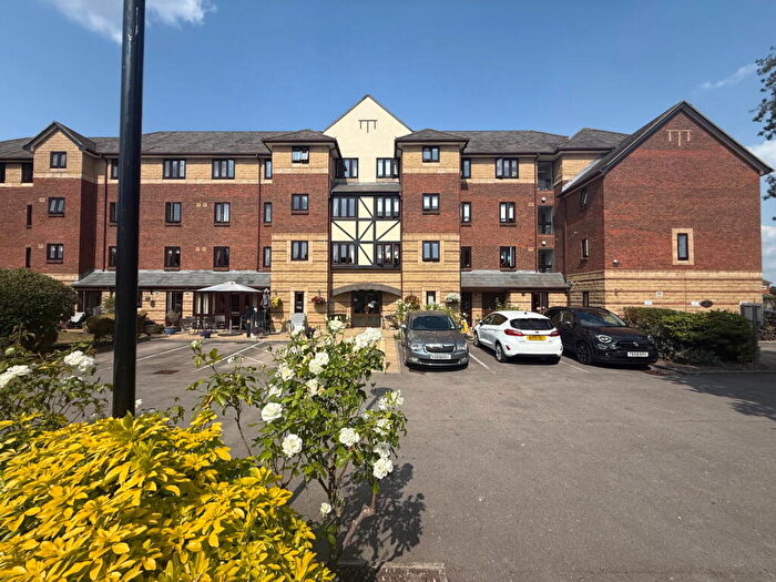 2 Bedroom Flat For Sale In Liddiard Court, Wollaston, Stourbridge, DY8