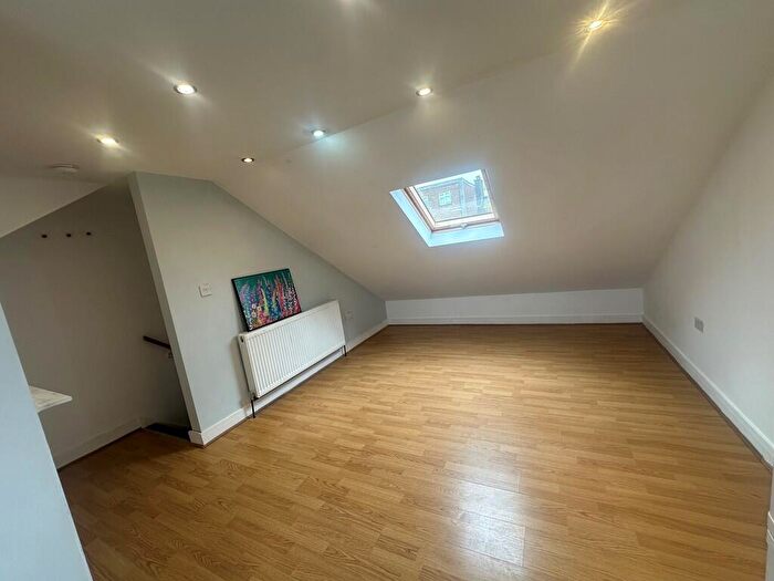 Studio To Rent In High Street, Hornchurch, RM11