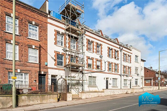 2 Bedroom Apartment To Rent In Station Road, London, NW4