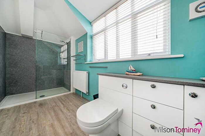 5 Bedroom Detached House For Sale In Broadmeadow Road, Weymouth, DT4