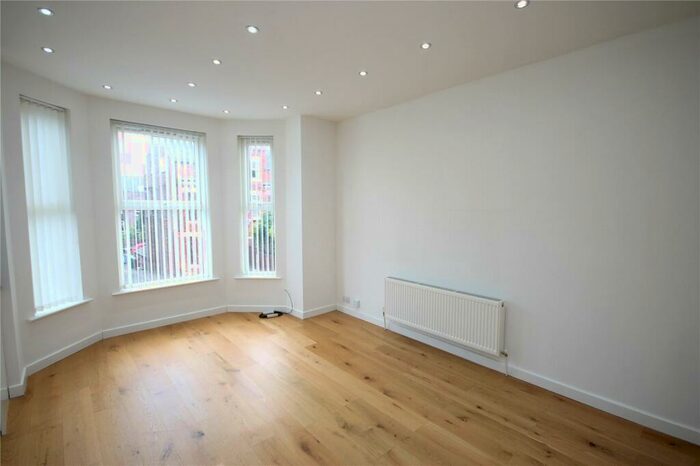 2 Bedroom Flat To Rent In Central Road, West Didsbury, M20