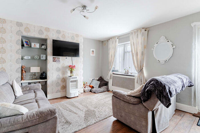 3 Bedroom Semi Detached House For Sale In Eastleigh Road, Southmead, Bristol, BS10